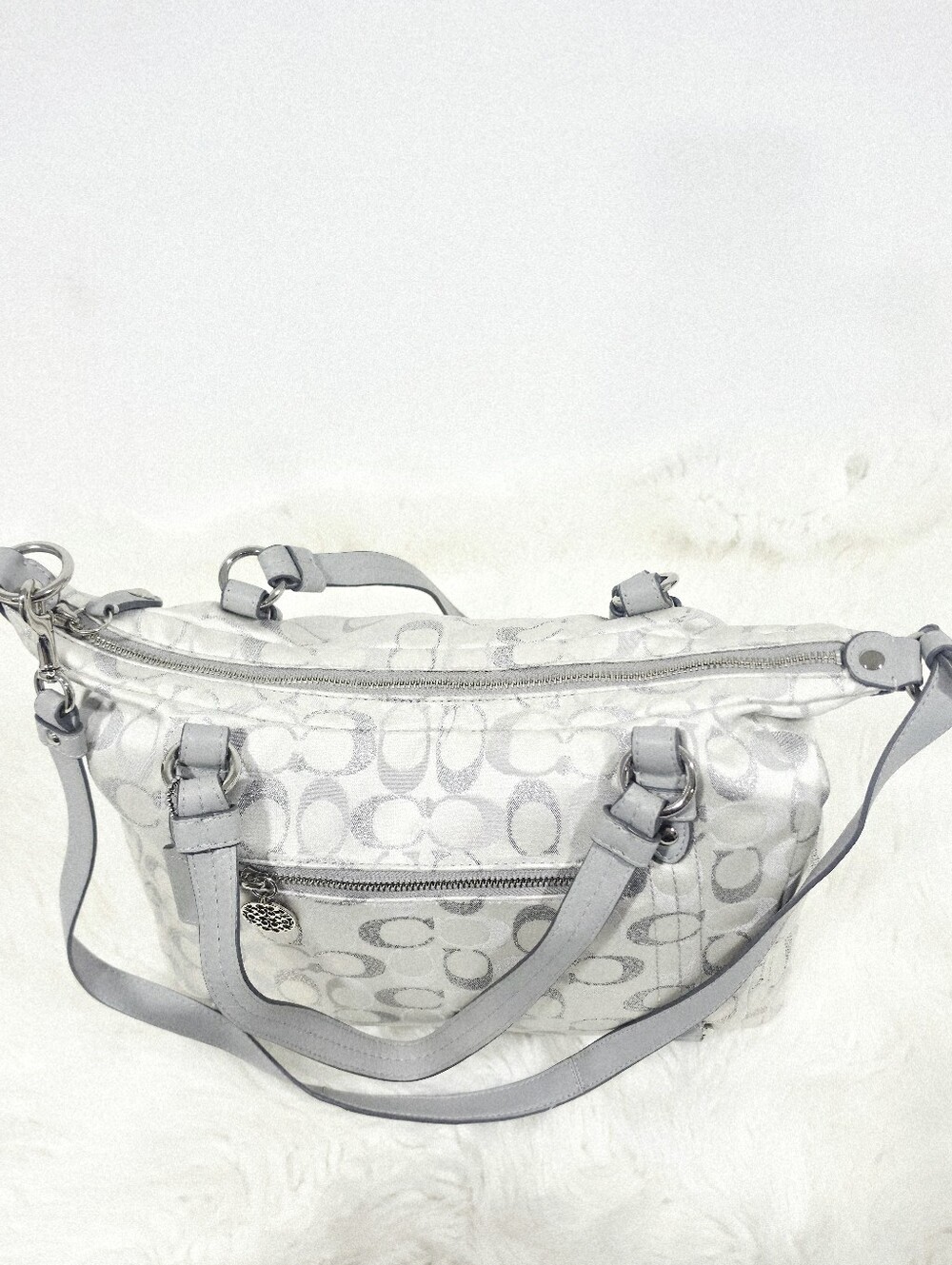 Coach F18378 Signature Gray and Silver Jacquard Shoulder Purse - Picture 7 of 13